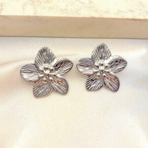 Arete relieve floral