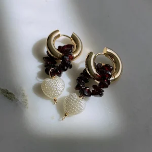 Aretes corazón carmesí