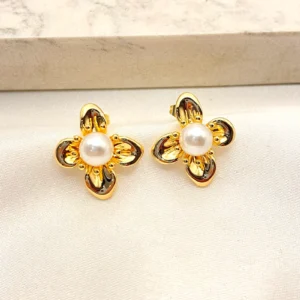 Aretes florecita con perla